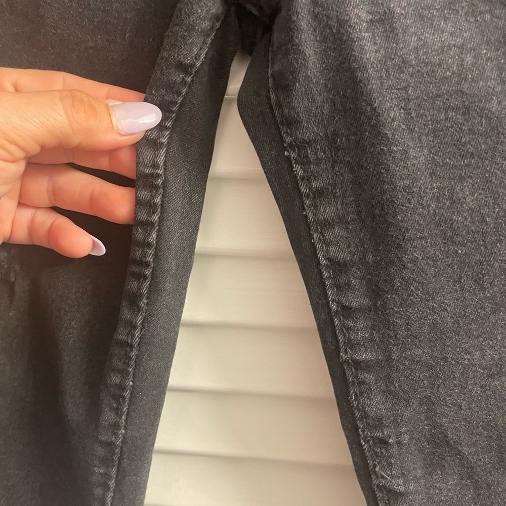 Pretty Little Thing PLT Blk Washed Distressed Cropped Skinny Jeans, Size 6 - Picture 6 of 14
